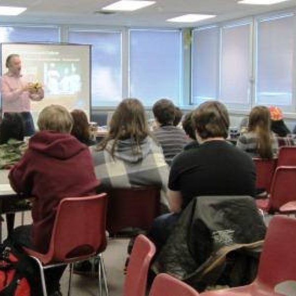 Discovery Days with Dave Learning a bit more about a fossil hominid. 26 Feb 2014. 